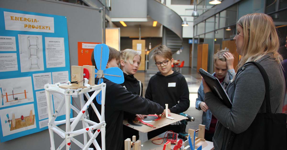 The children are introducing their project work on the StarT-festival 2019 in Helsinki.