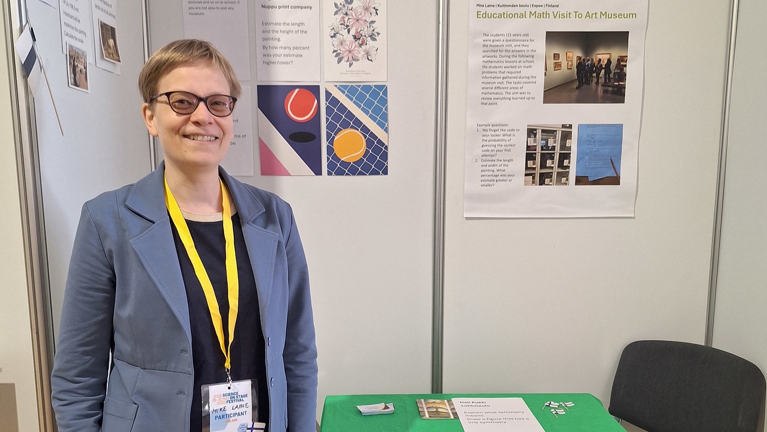 Valokuvassa Mire Laine oman esittelypisteensä edessä Science on Stage -tapahtumassa.